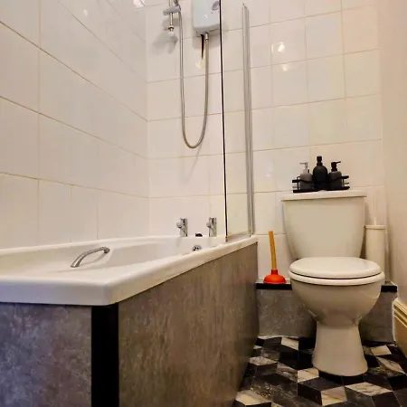 Apartment One Bedroom Flat By Brookland Serviced Short Lets Leeds With Free Wifi *