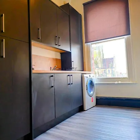 One Bedroom Flat By Brookland Serviced Short Lets Leeds With Free Wifi *